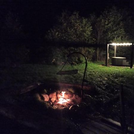 Miedzy Olchami Domek Nad Jeziorem. Noclegi Caloroczne. Cisza, Spokoj. 巴尔切沃 外观 照片